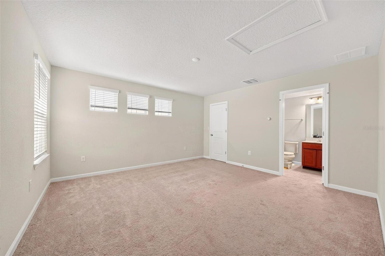 17136 Goldcrest Loop Property Photo 30