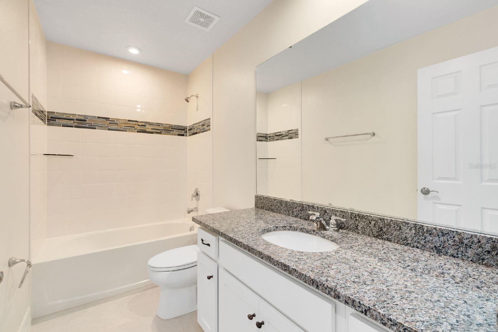 2232 Centerra Loop Property Photo 13
