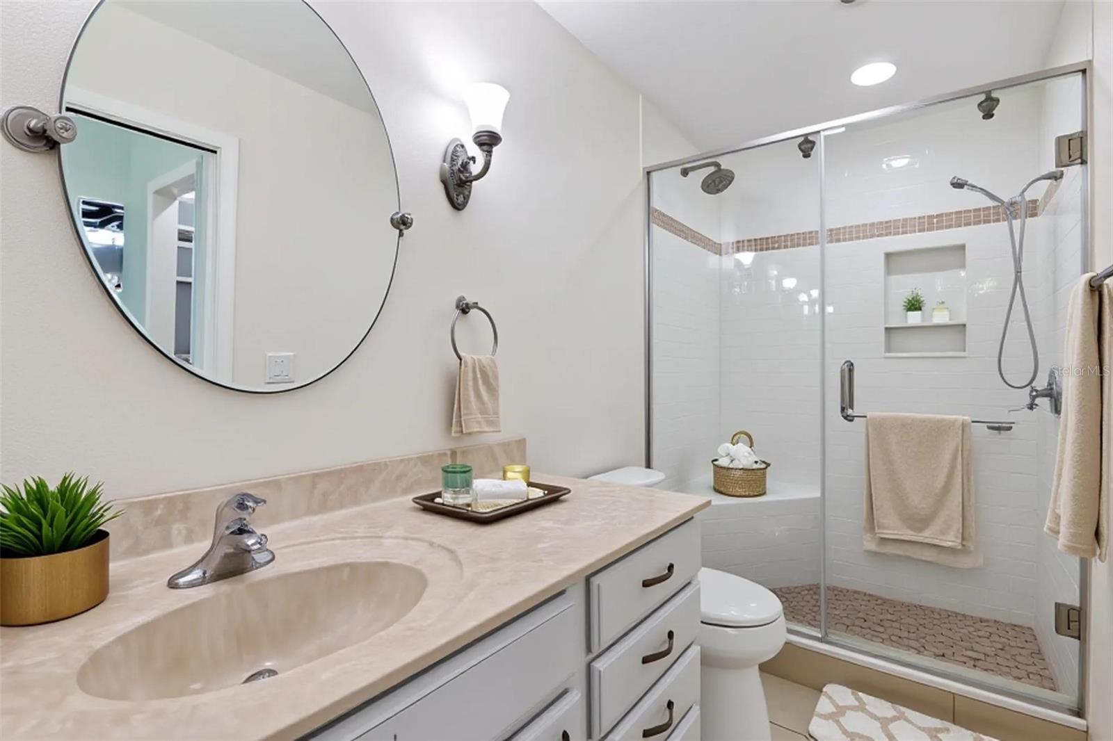 402 Valencia Cir Property Photo 14