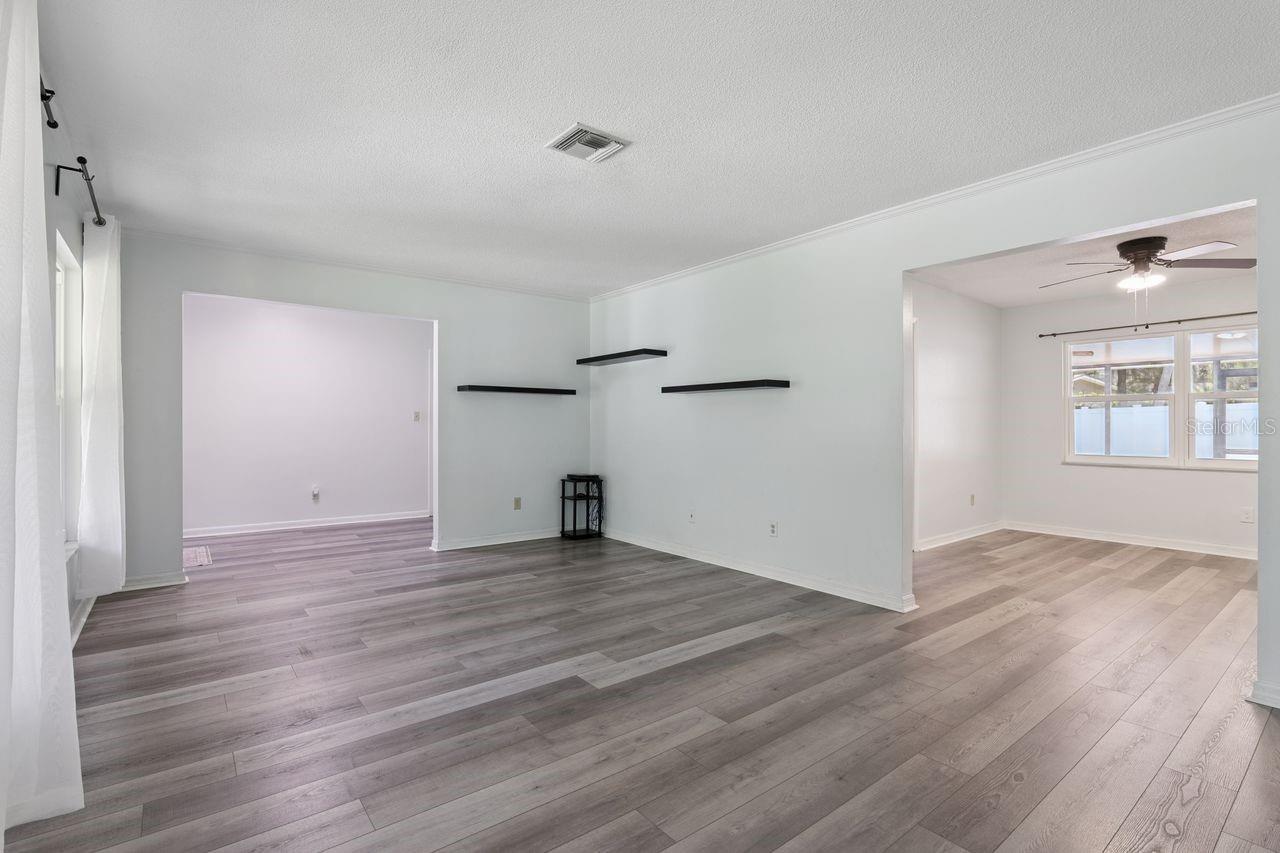 402 Valencia Cir Property Photo 24