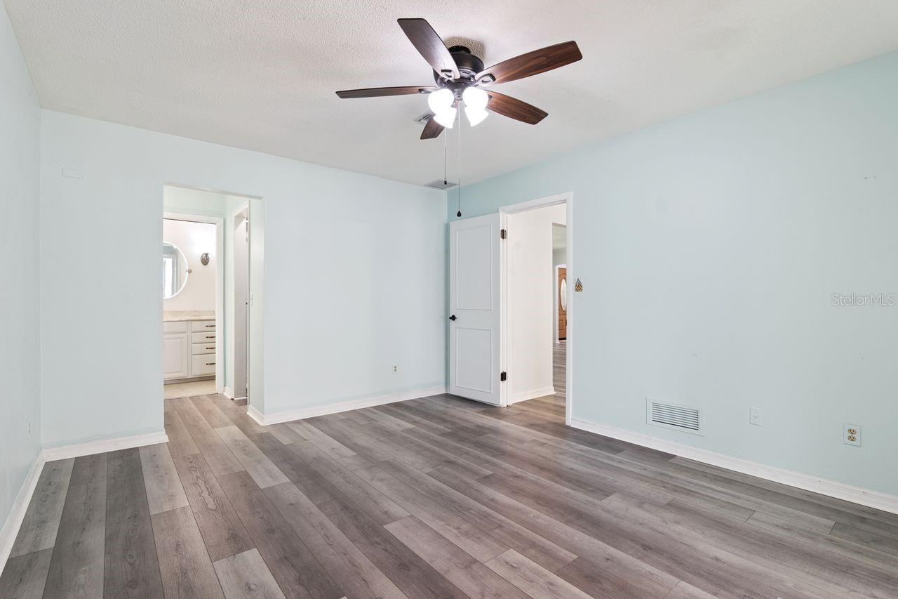 402 Valencia Cir Property Photo 30