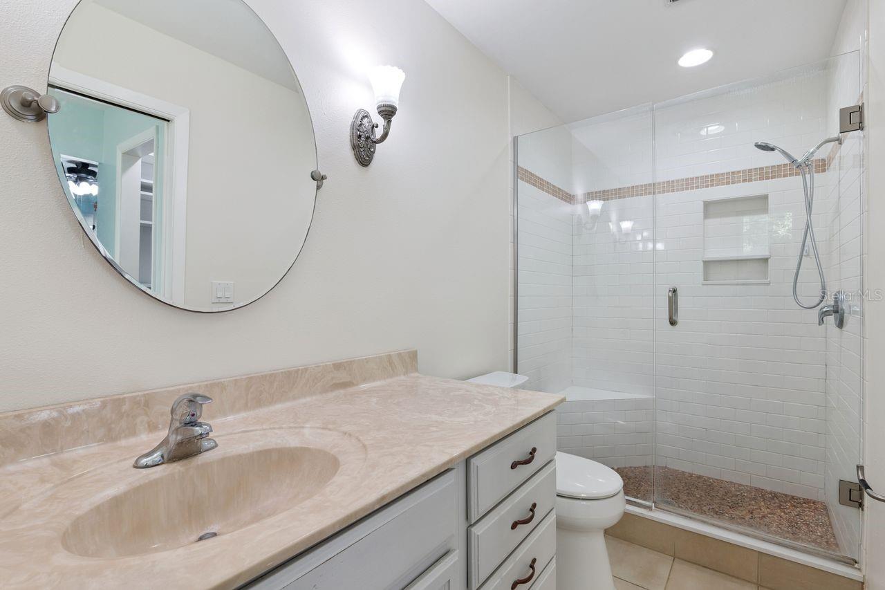 402 Valencia Cir Property Photo 35