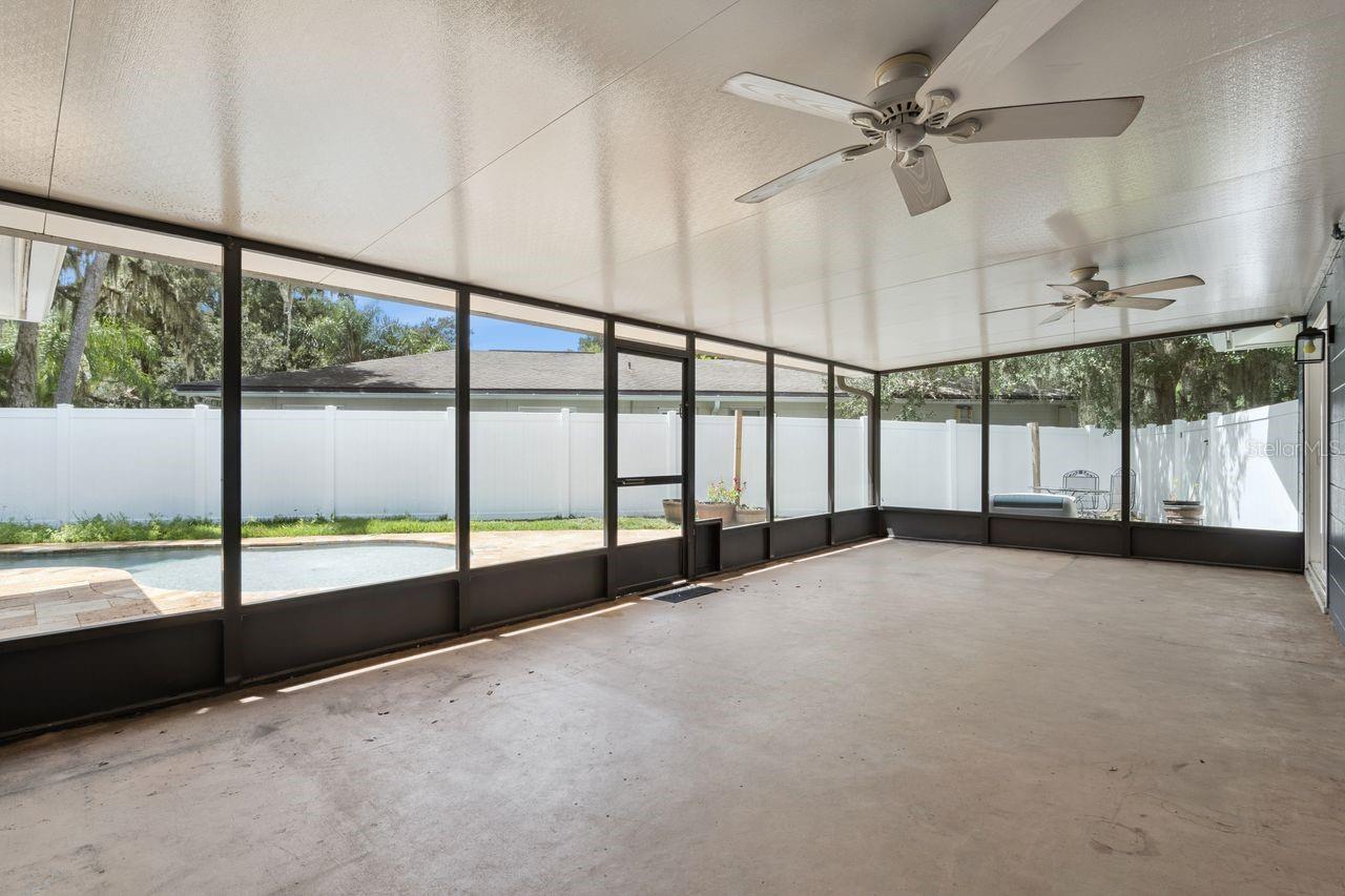 402 Valencia Cir Property Photo 44