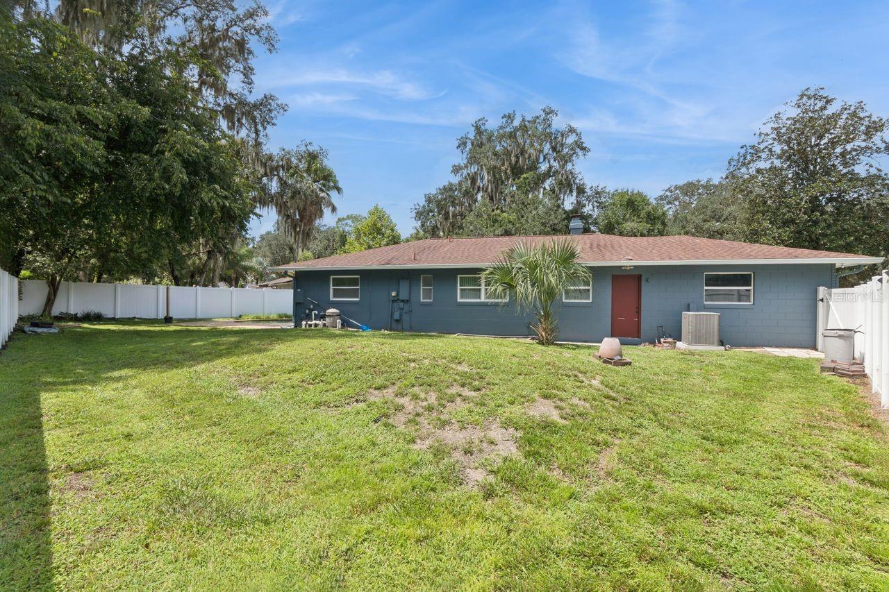402 Valencia Cir Property Photo 52