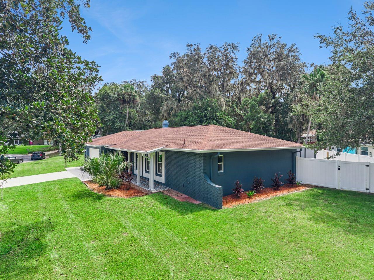 402 Valencia Cir Property Photo 56