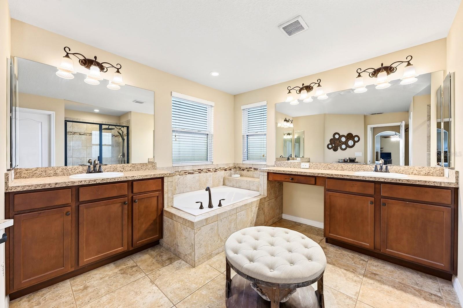 3135 Amalfi Dr Property Photo 22