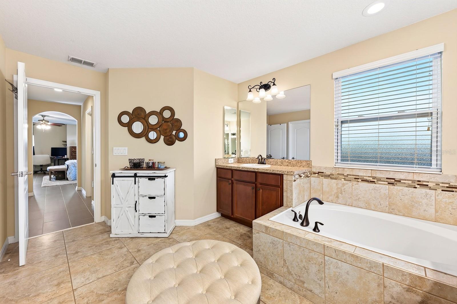 3135 Amalfi Dr Property Photo 24