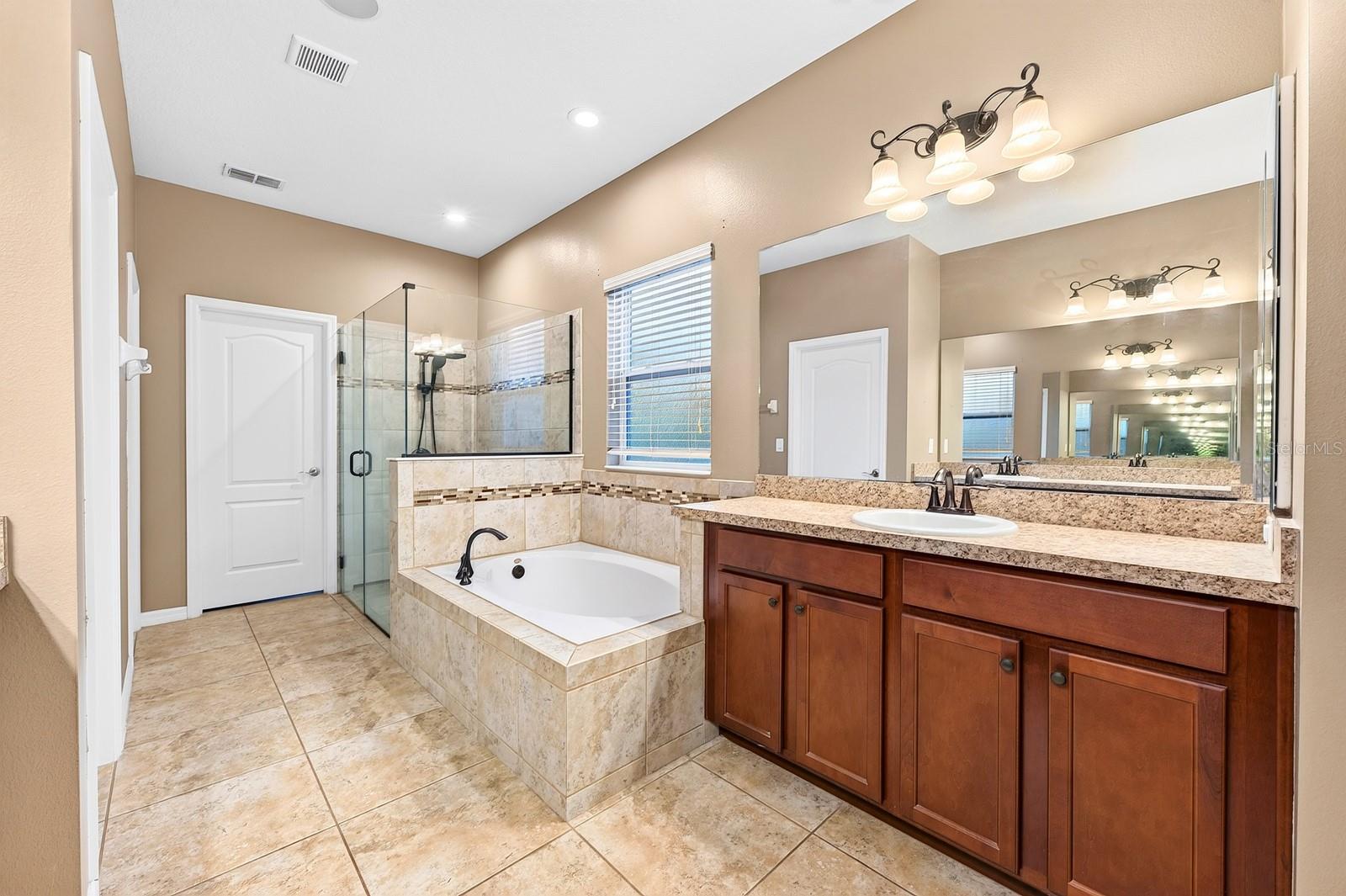 3135 Amalfi Dr Property Photo 27