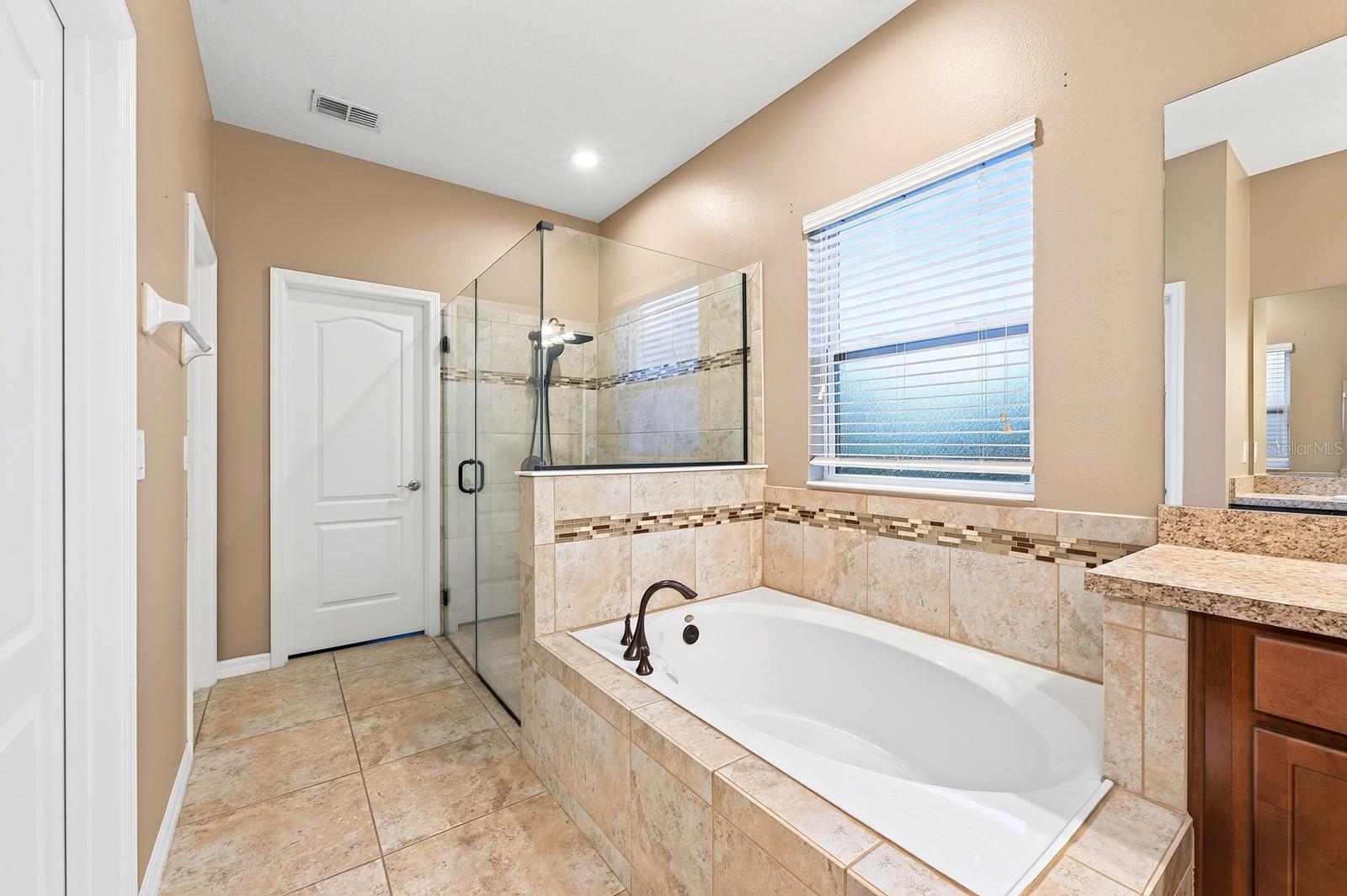 3135 Amalfi Dr Property Photo 29