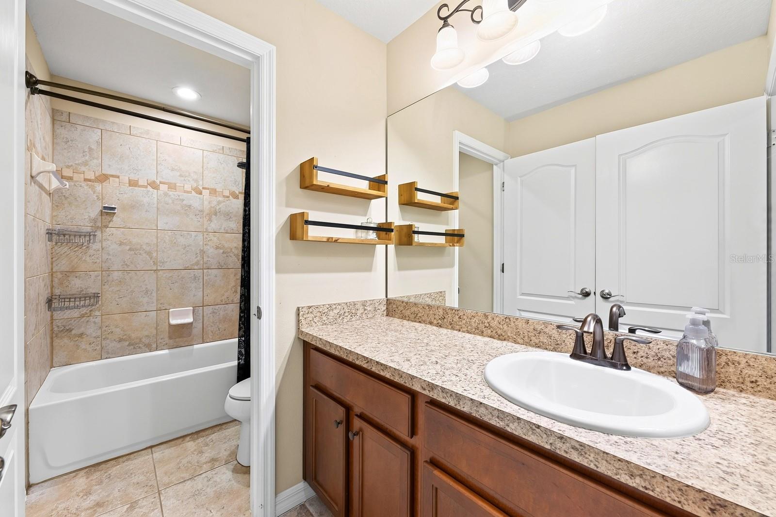 3135 Amalfi Dr Property Photo 32