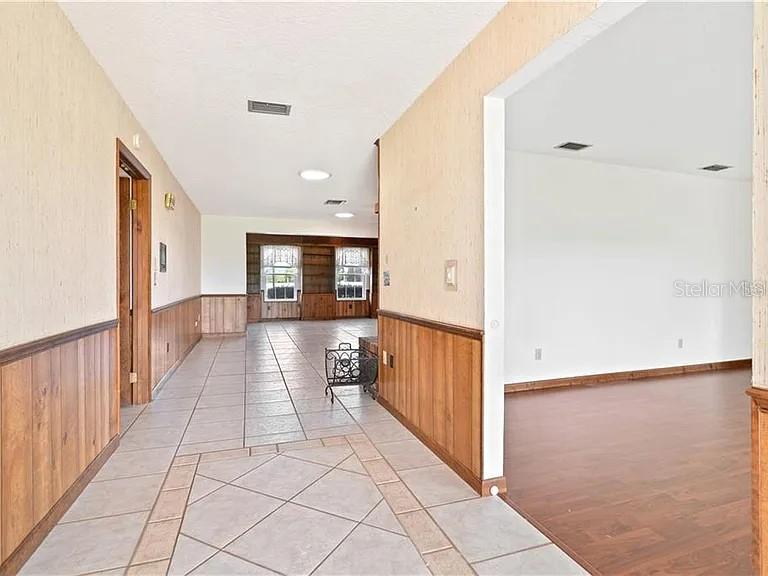 2745 Lloyd Ln Property Photo 7