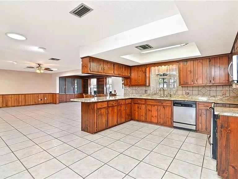 2745 Lloyd Ln Property Photo 9