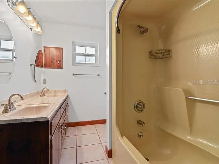 2745 Lloyd Ln Property Photo 17