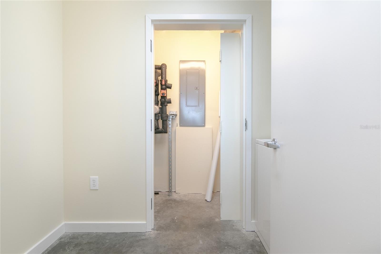 525 E Jackson St #704 Property Photo 10