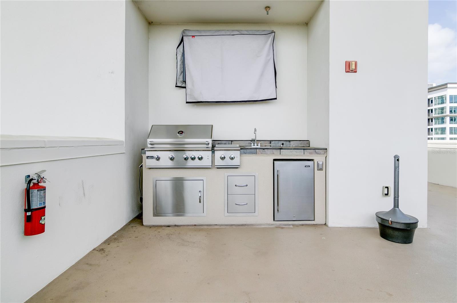 525 E Jackson St #704 Property Photo 25