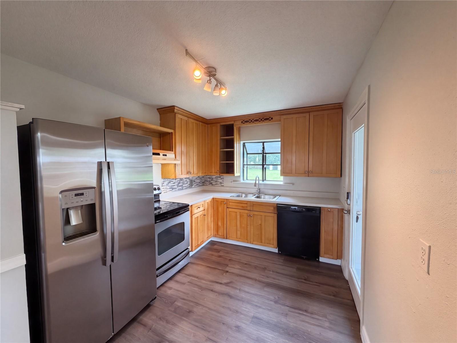 1721 Evergreen St Property Photo 2