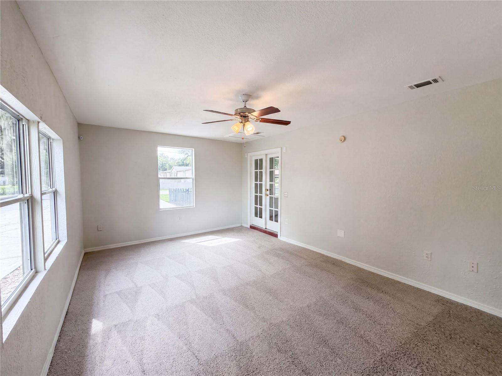 1721 Evergreen St Property Photo 9