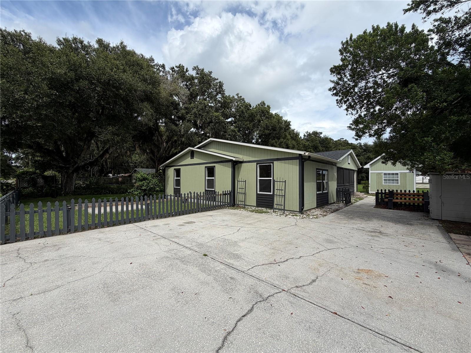 1721 Evergreen St Property Photo 31
