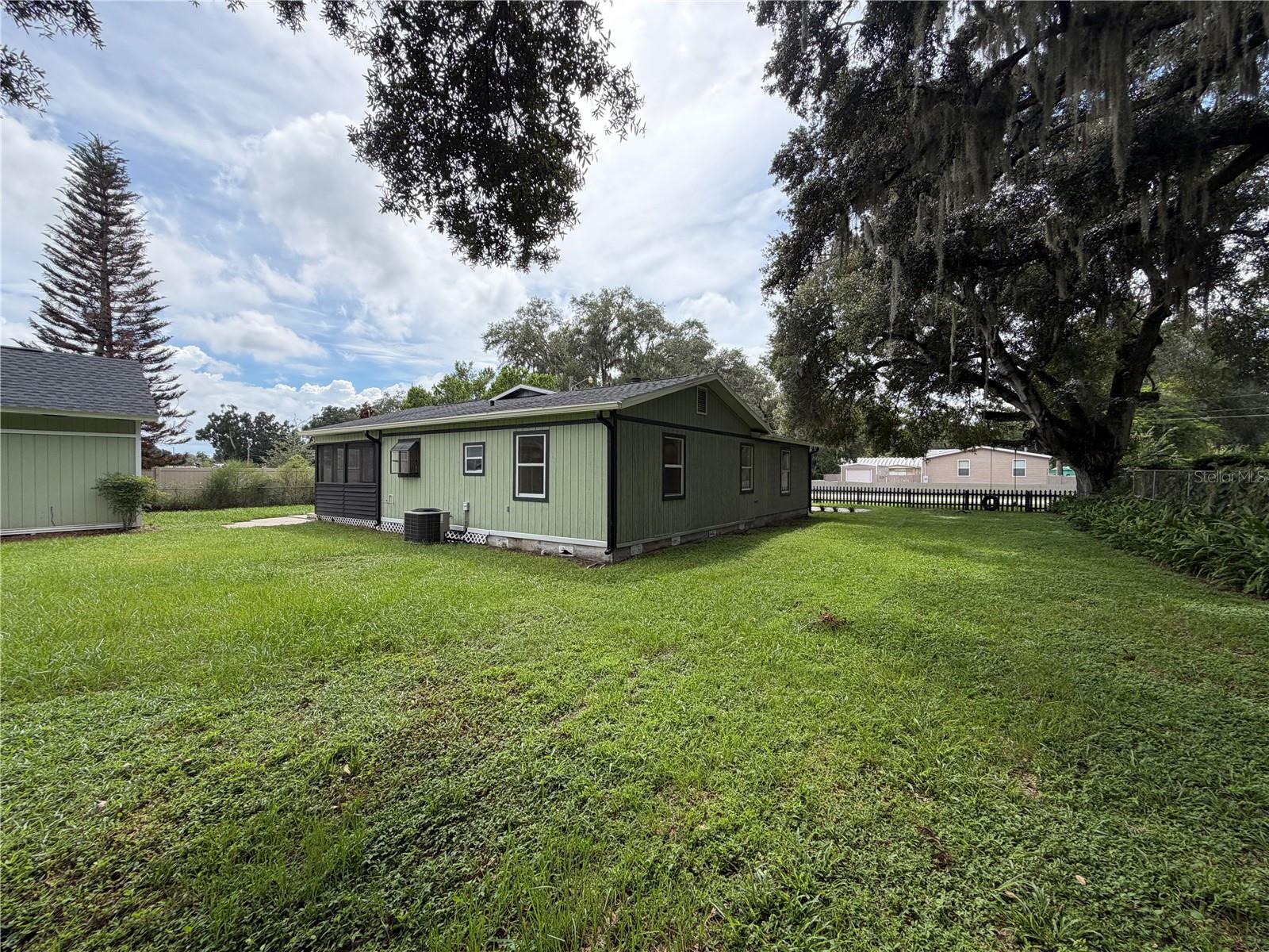 1721 Evergreen St Property Photo 34