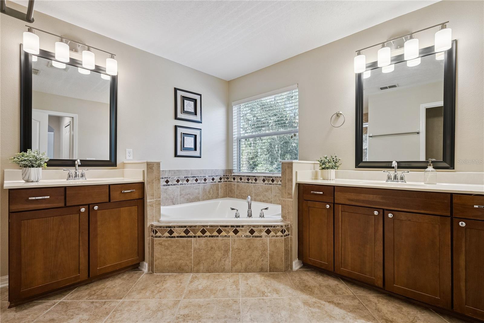 10304 Mallard Landings Way Property Photo 34