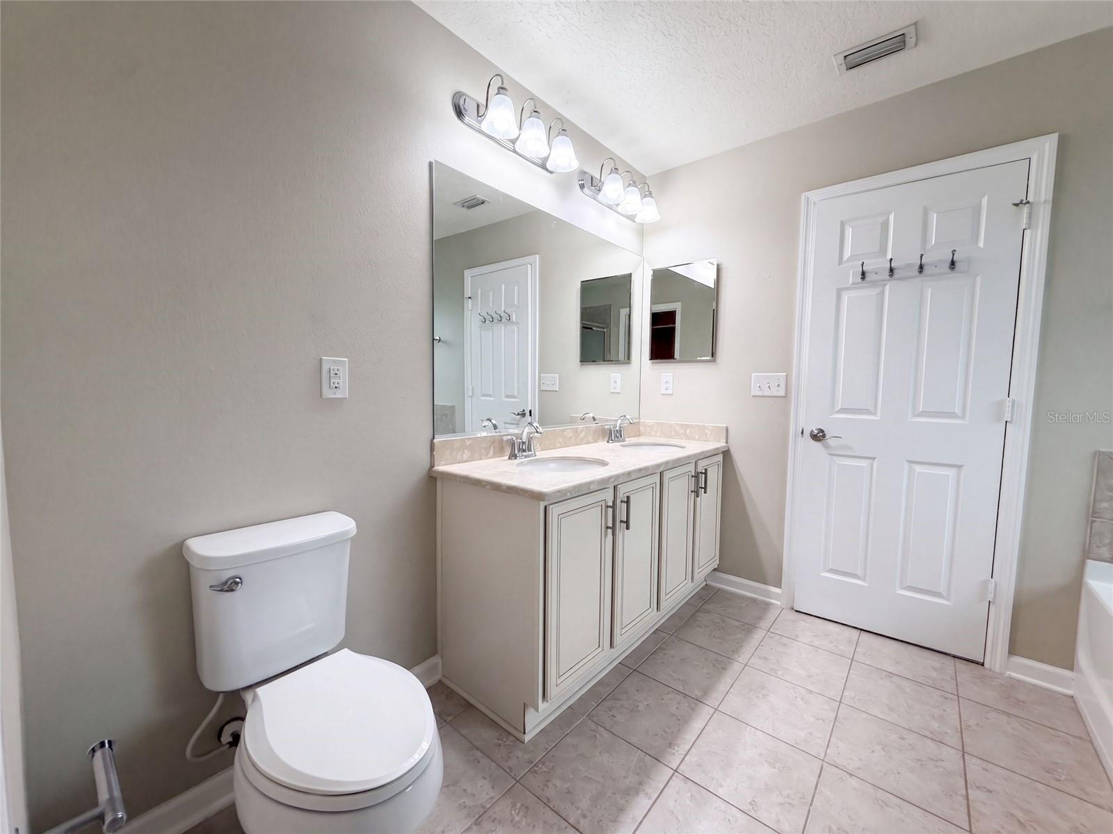 120 Prestwick Grande Dr Property Photo 26