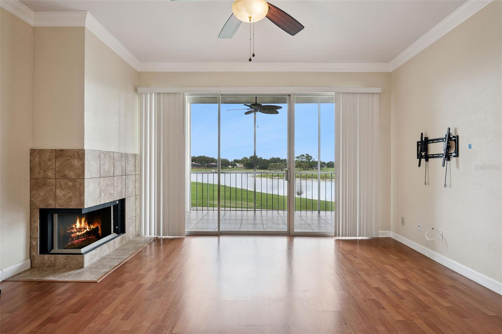459 Hamptoncrest Cir #205 Property Photo 3