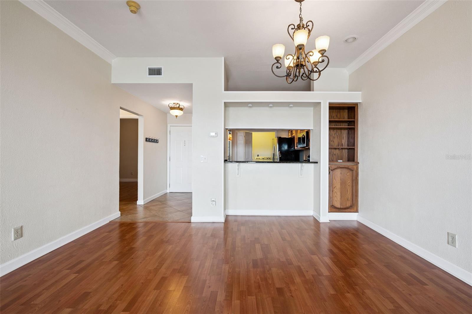 459 Hamptoncrest Cir #205 Property Photo 4