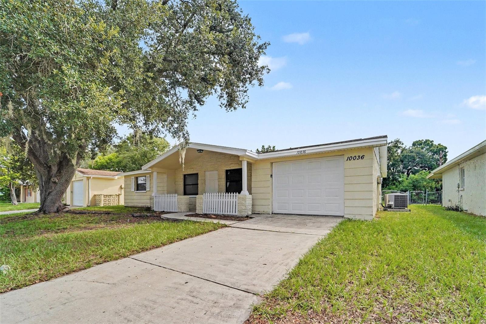 10036 Glen Moor Ln Property Photo 2