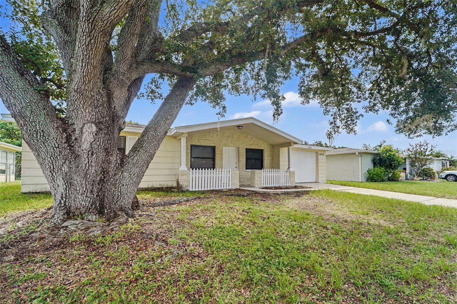 10036 Glen Moor Ln Property Photo 3