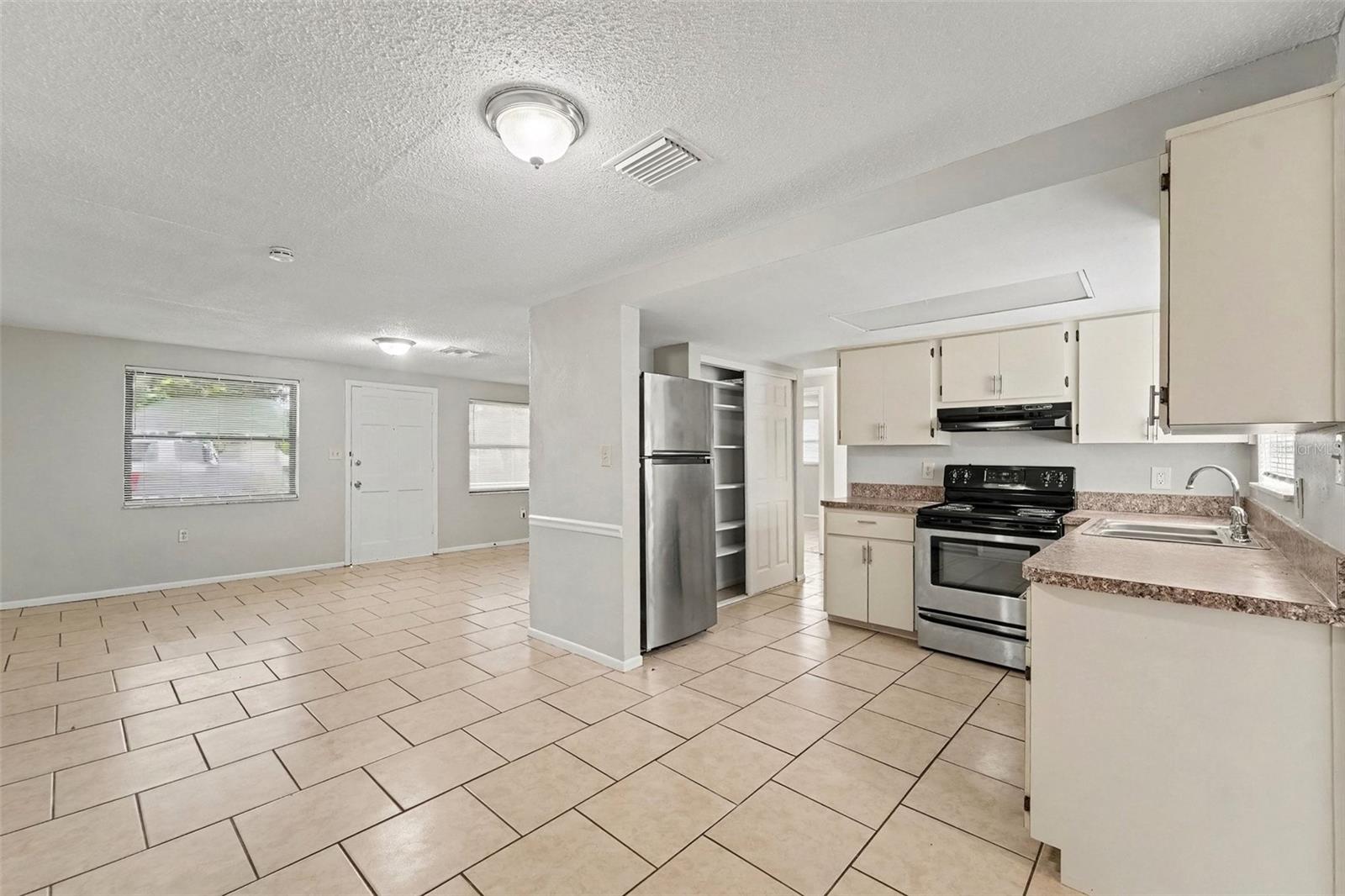 10036 Glen Moor Ln Property Photo 5