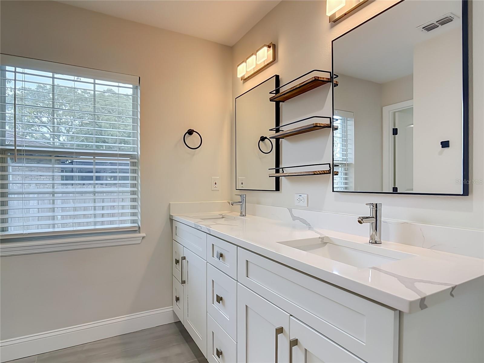 1471 Agatha Dr Property Photo 22