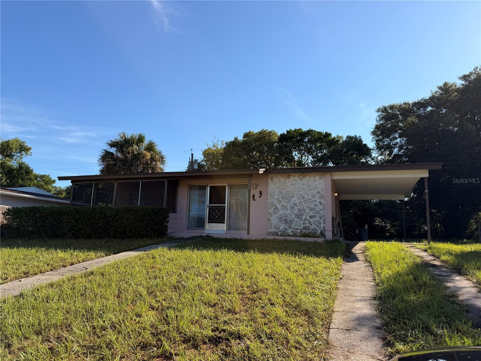 1077 Whitewood Dr Property Photo 1