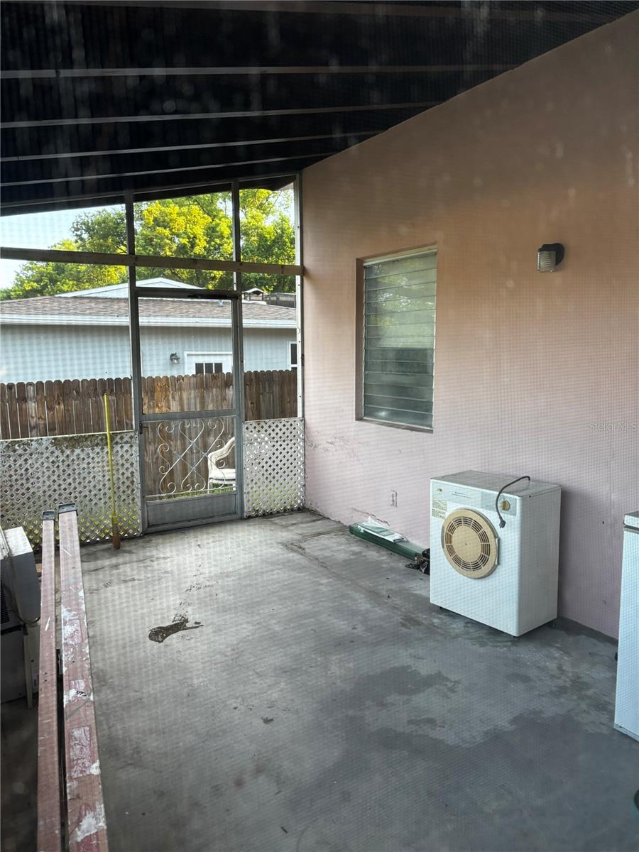 1077 Whitewood Dr Property Photo 6