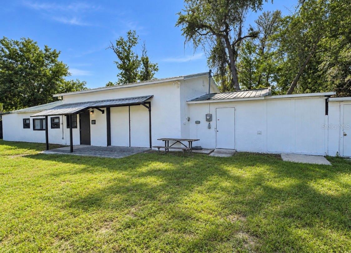 31326 State Road 44 Property Photo 2