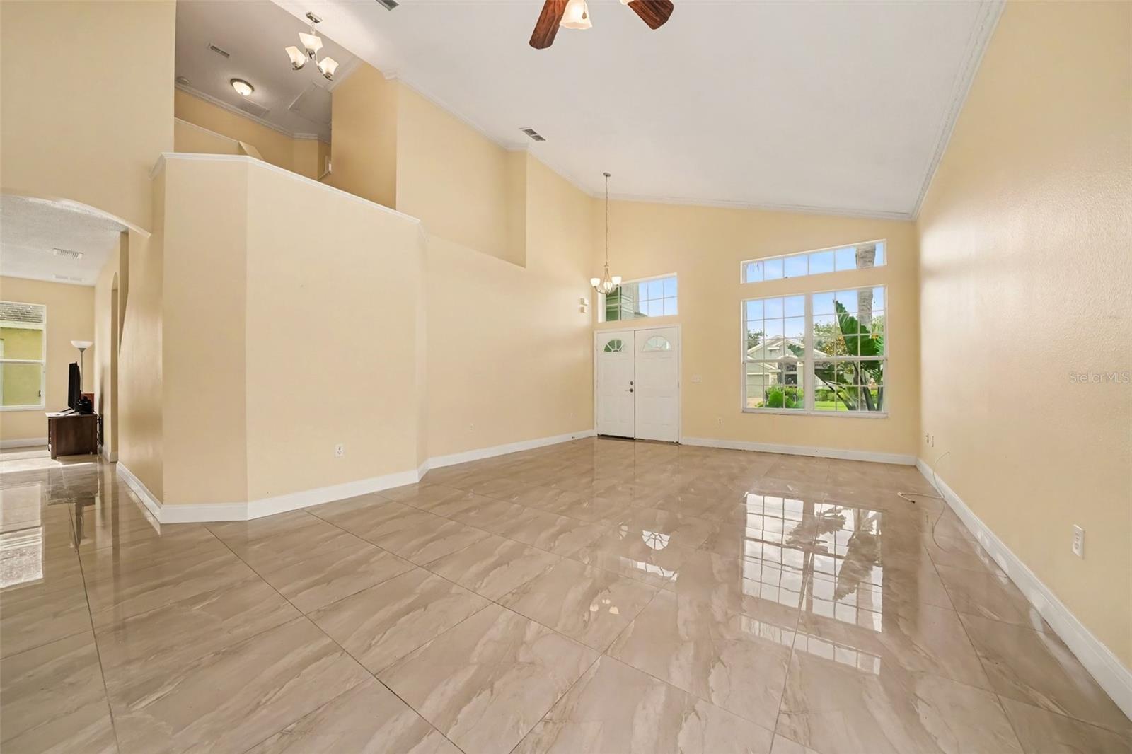 909 Devon Creek Rd Property Photo 5