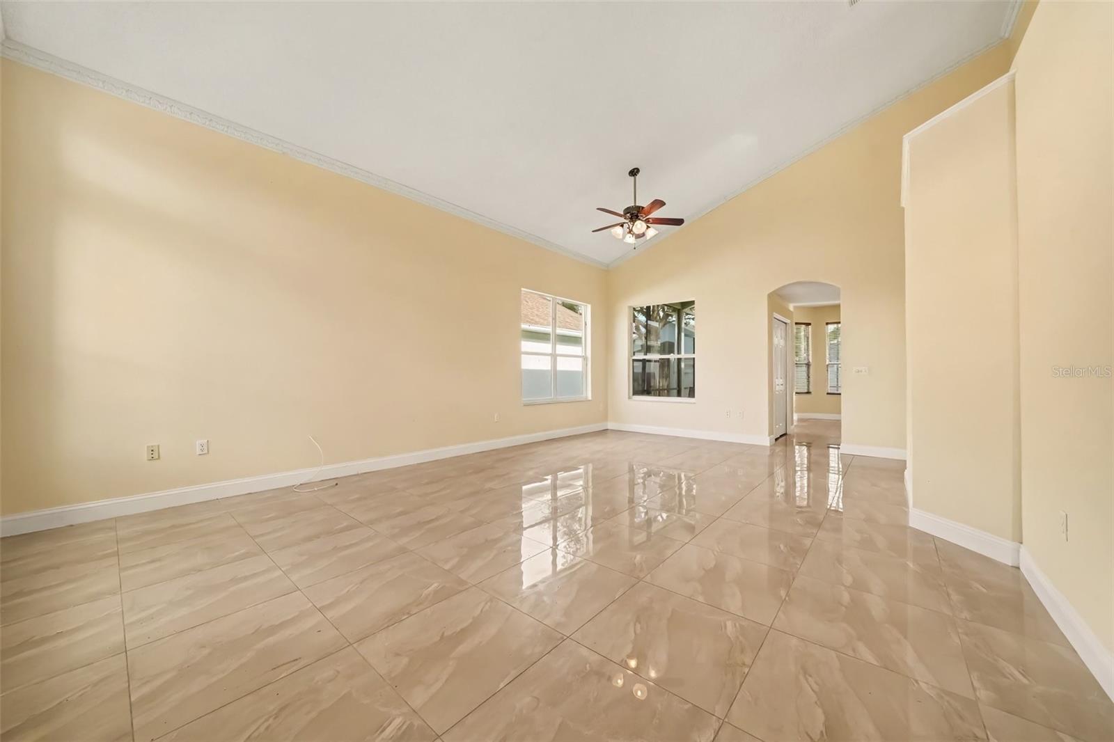 909 Devon Creek Rd Property Photo 6