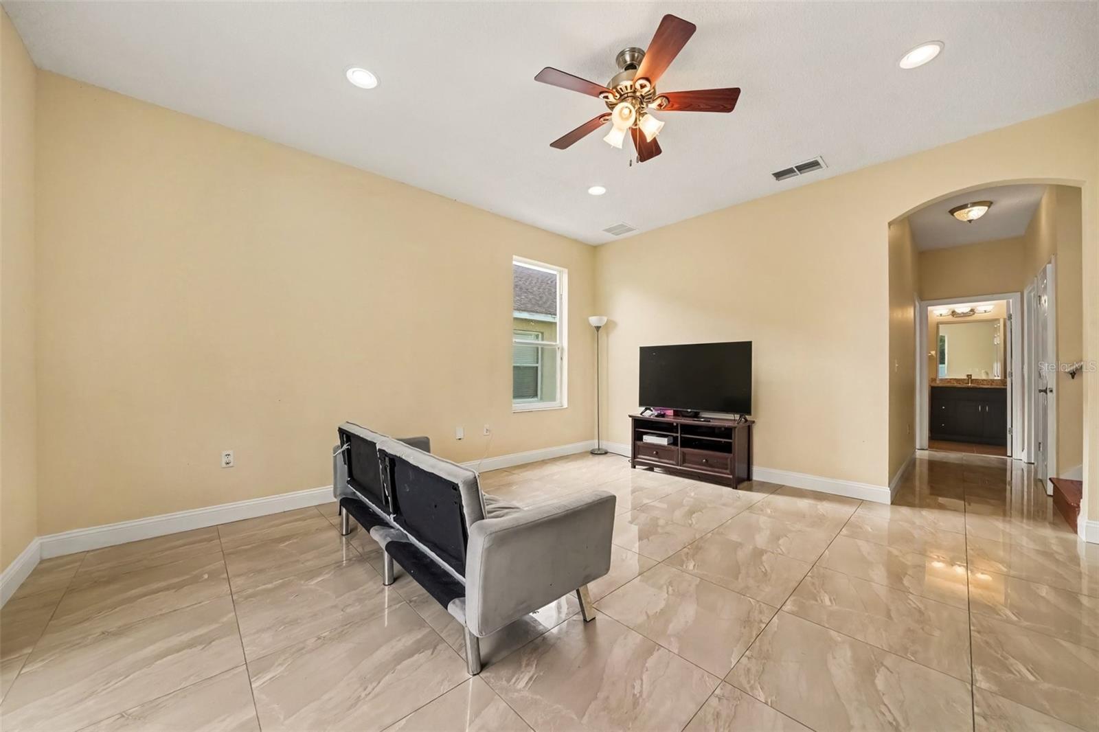 909 Devon Creek Rd Property Photo 11