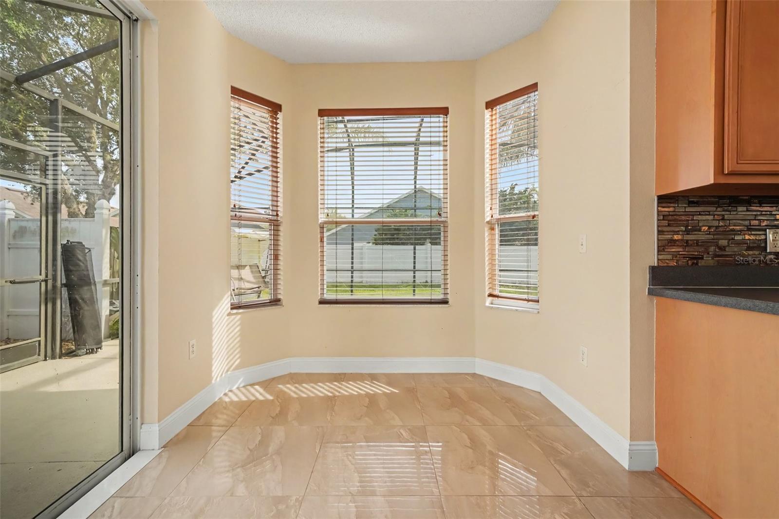 909 Devon Creek Rd Property Photo 16