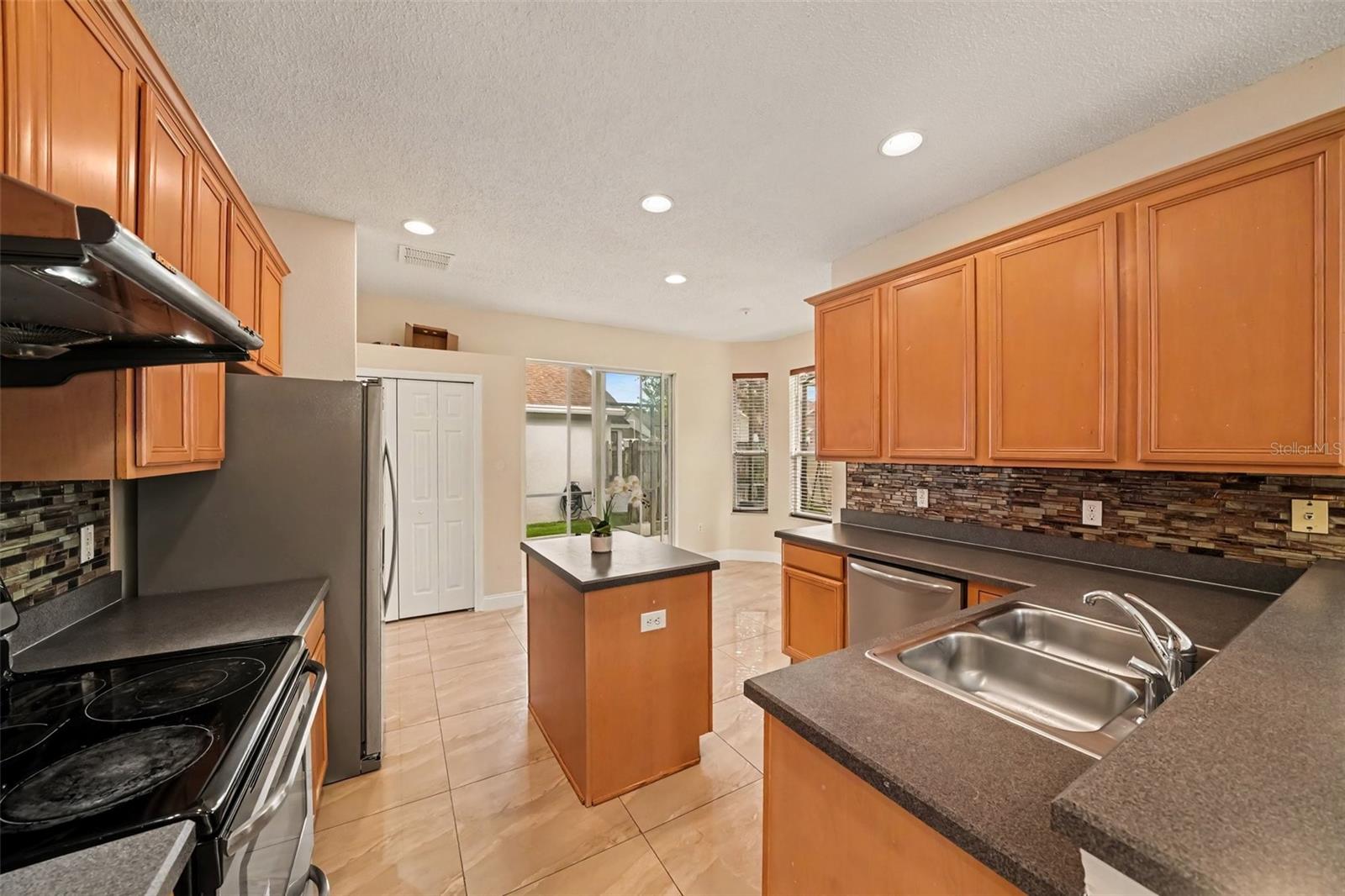 909 Devon Creek Rd Property Photo 21