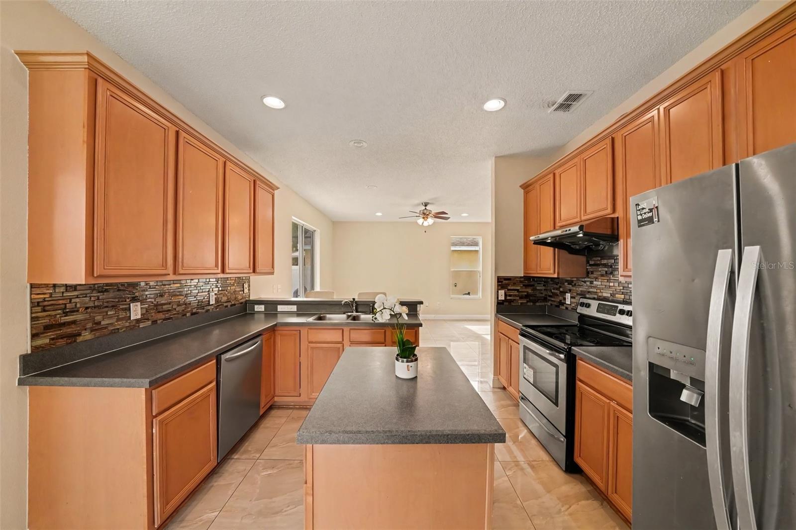 909 Devon Creek Rd Property Photo 22