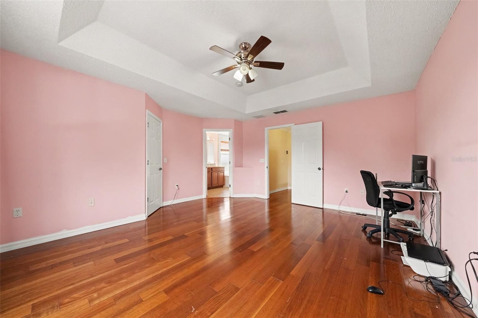 909 Devon Creek Rd Property Photo 25