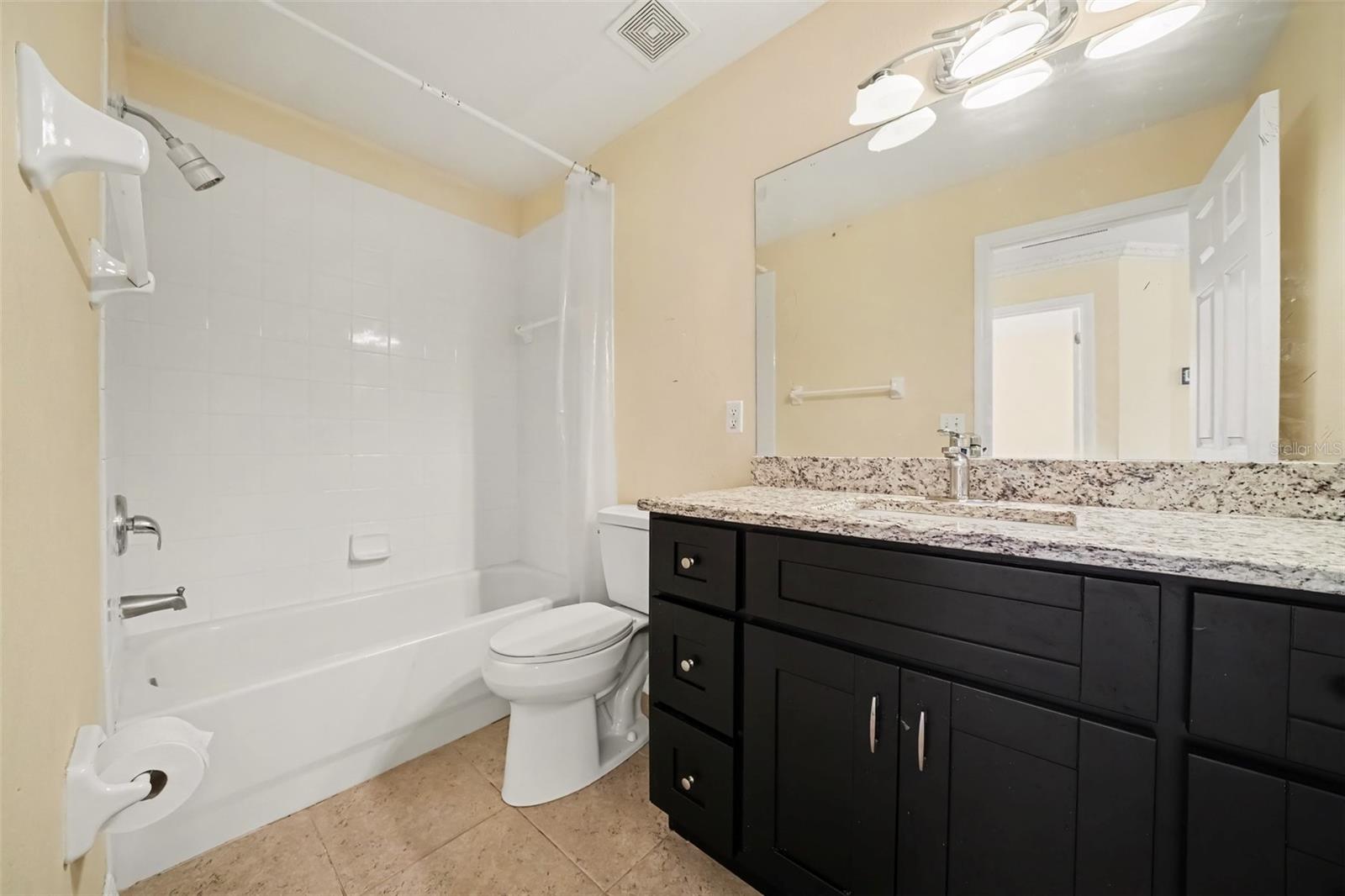 909 Devon Creek Rd Property Photo 31