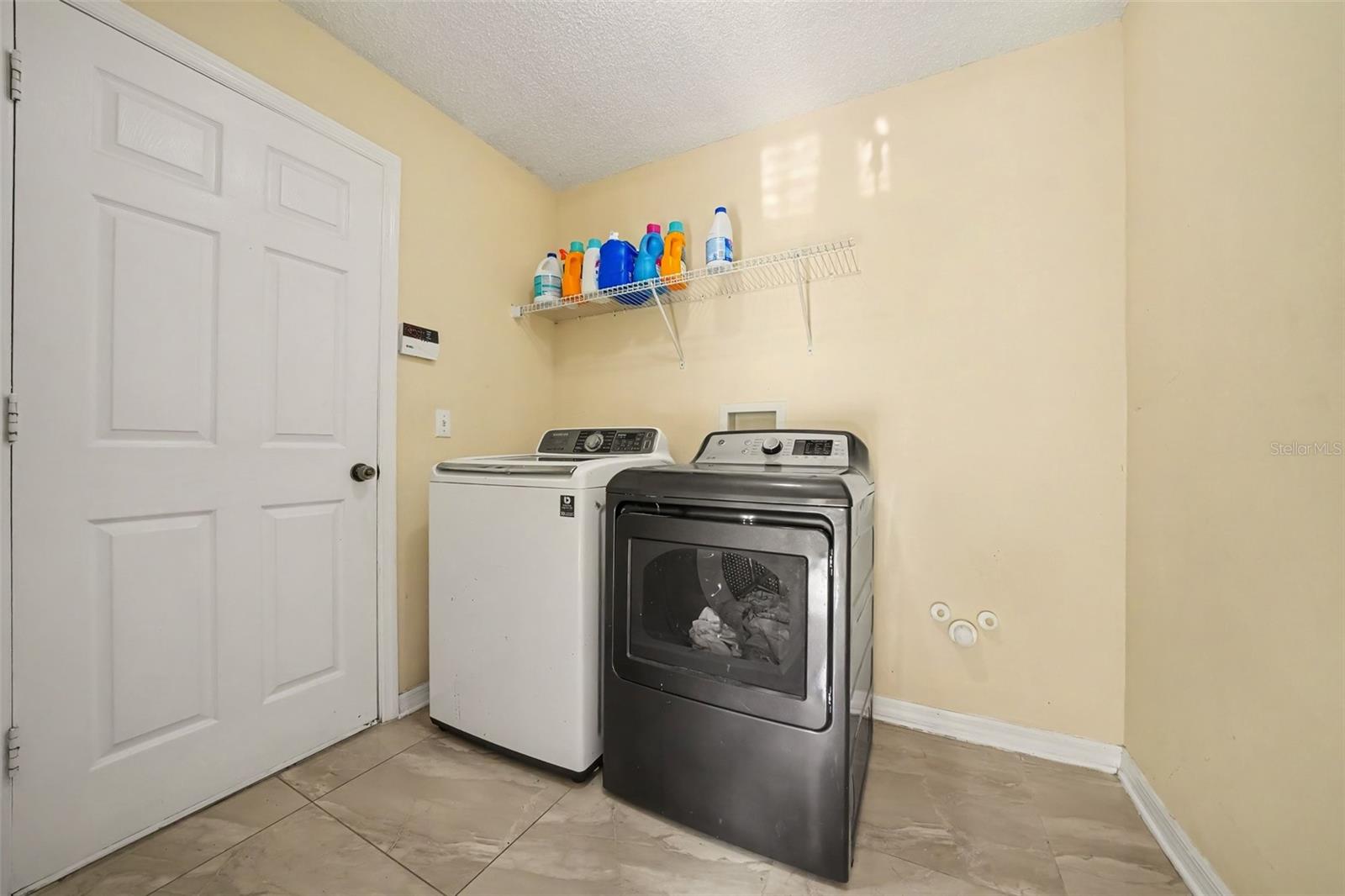 909 Devon Creek Rd Property Photo 32
