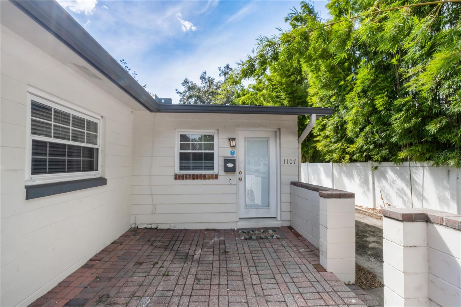 1107 S Pennsylvania Ave Property Photo 2