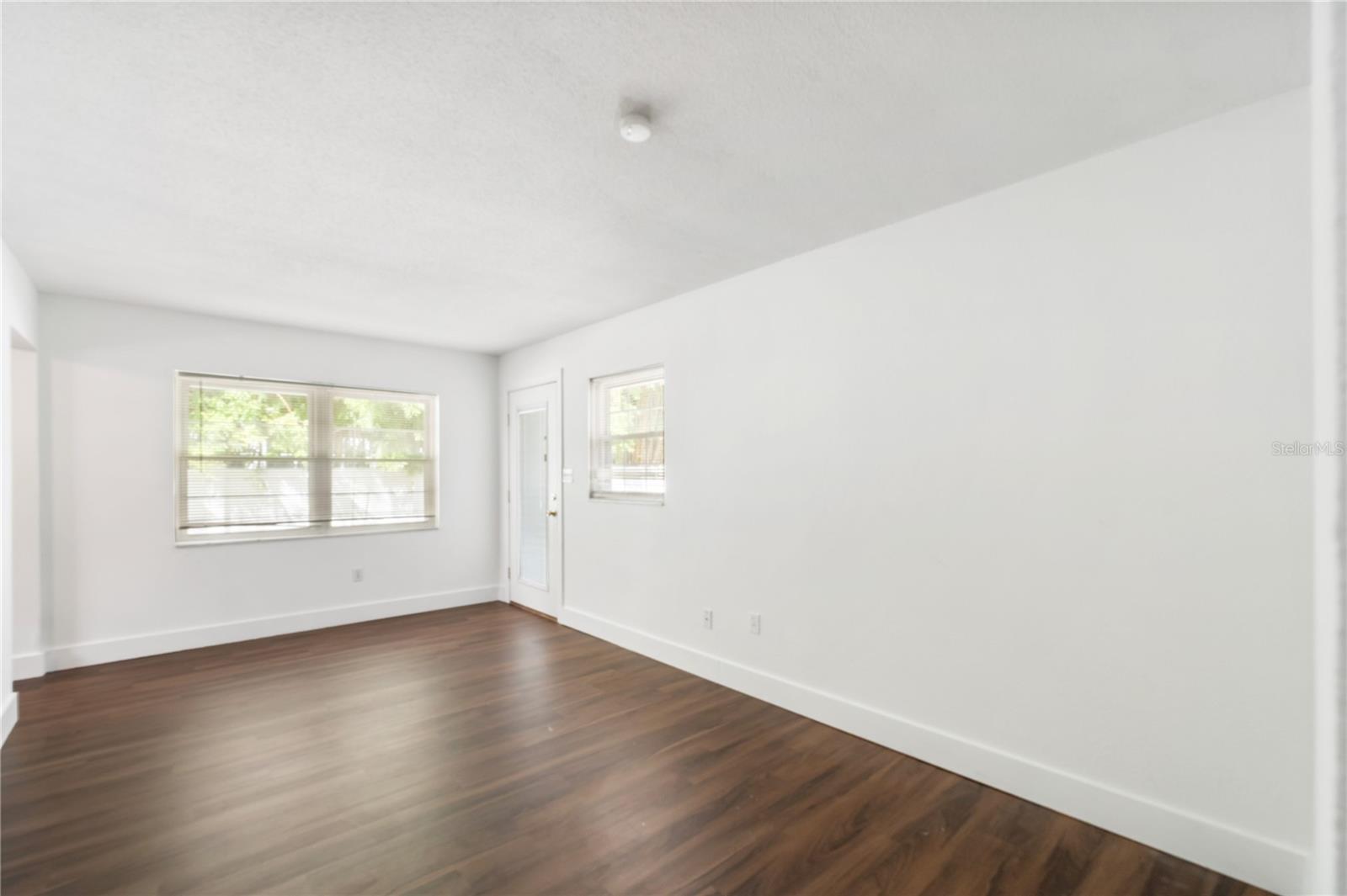 1107 S Pennsylvania Ave Property Photo 3