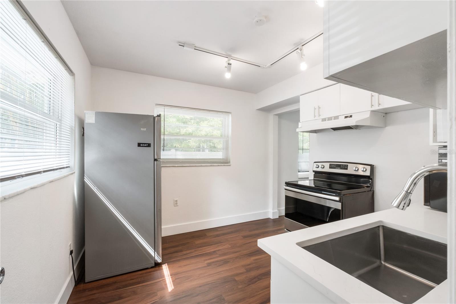1107 S Pennsylvania Ave Property Photo 6