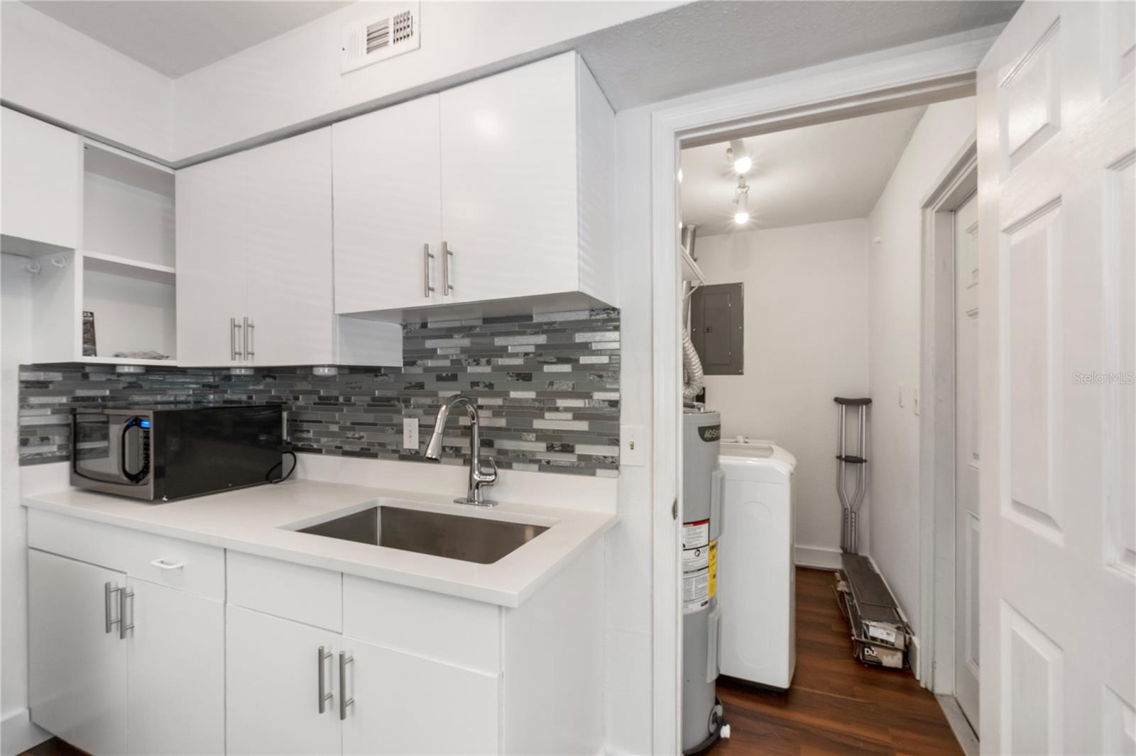 1107 S Pennsylvania Ave Property Photo 8