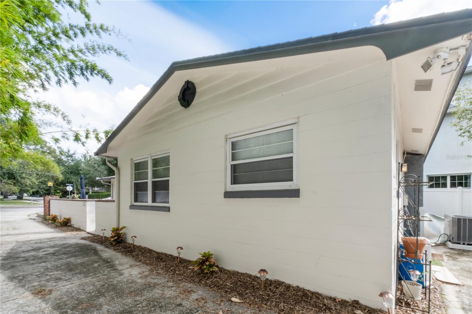 1107 S Pennsylvania Ave Property Photo 17