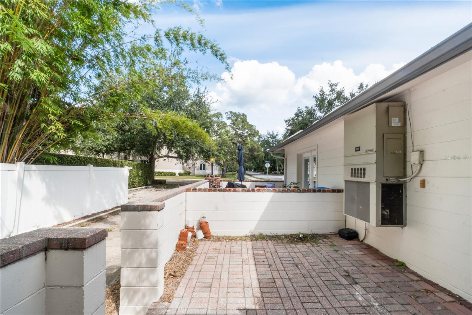 1107 S Pennsylvania Ave Property Photo 18