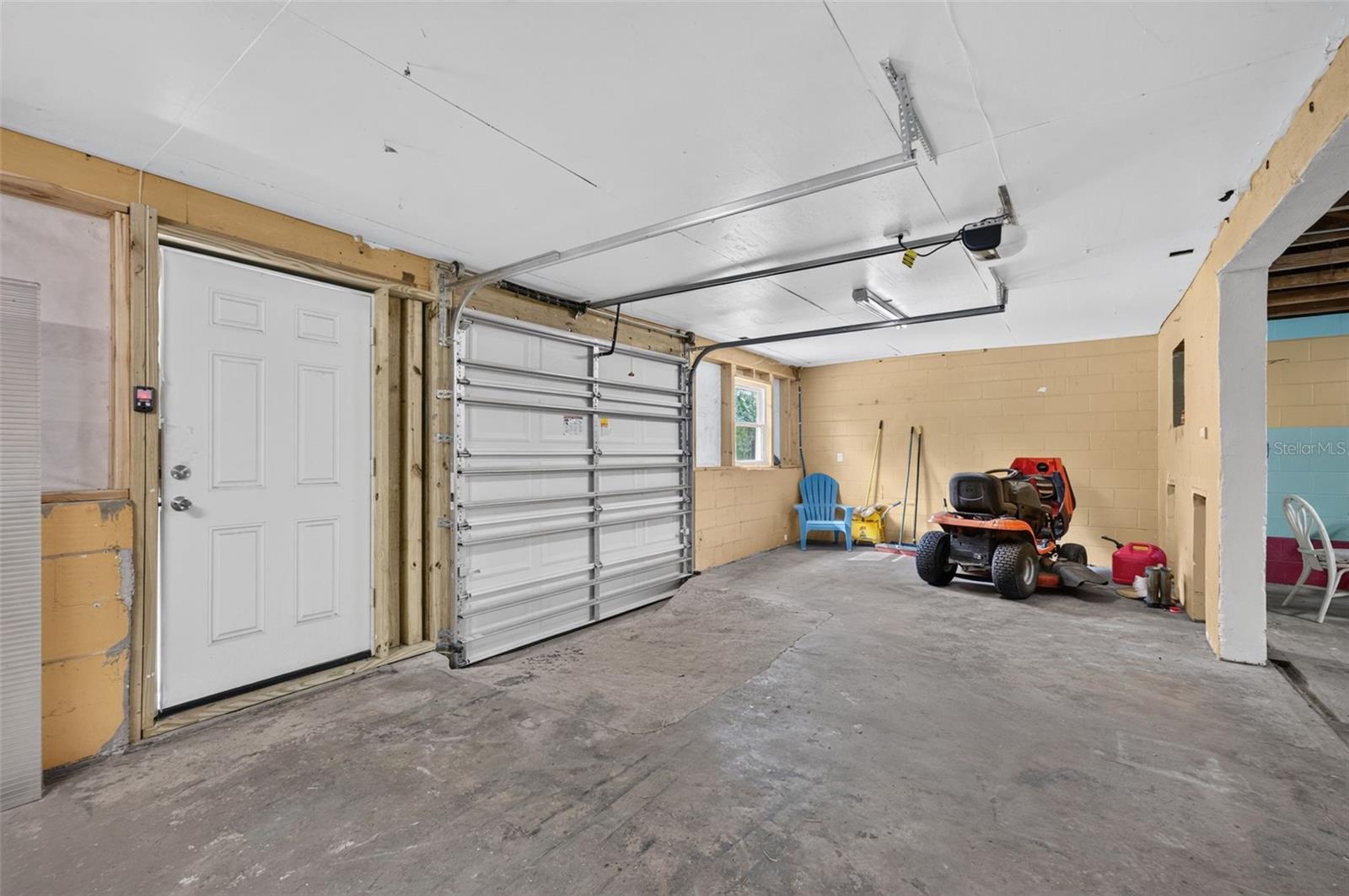 20963 E Colonial Dr Property Photo 44
